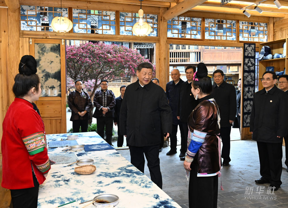 习近平在贵州黔东南州考察调研