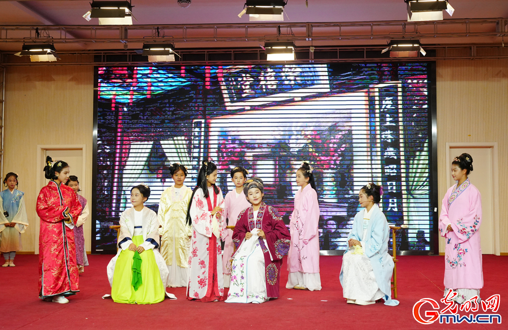 首都师范大学实验小学永丰分校举办五年级《红楼梦》主题穿越课程成果汇报演出