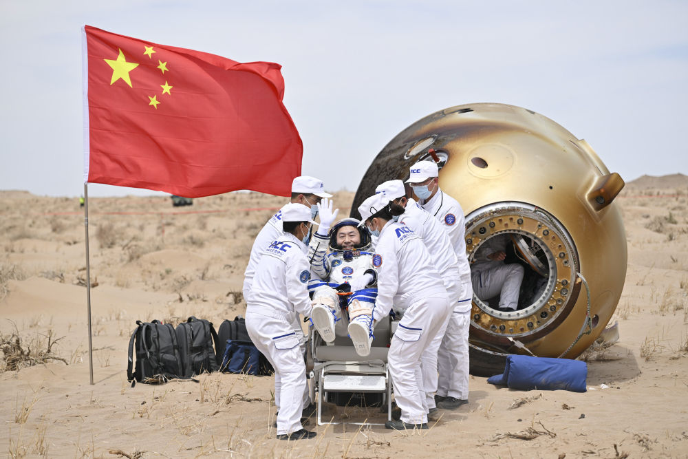 大漠长风起 神舟破云归——写在神舟十九号航天员乘组天外凯旋之际
