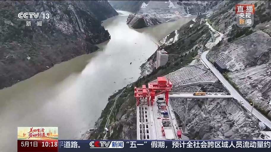世界第一高坝首蓄成功！中国基建把奔腾水流写成“绿色能源诗”