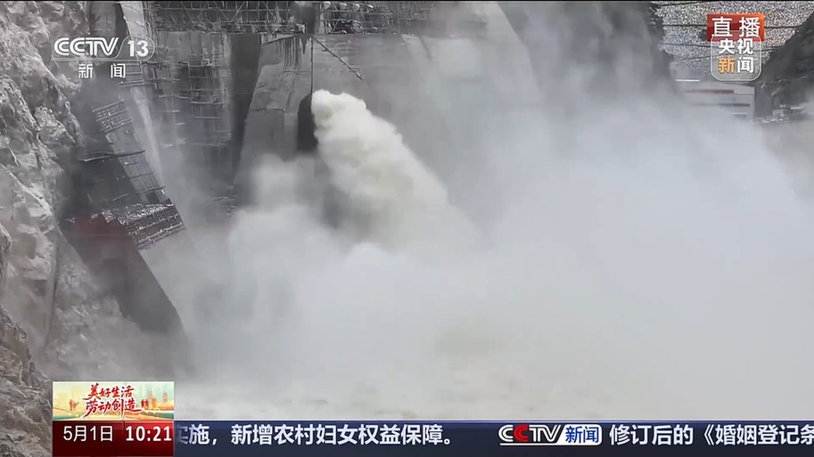 世界第一高坝首蓄成功！中国基建把奔腾水流写成“绿色能源诗”