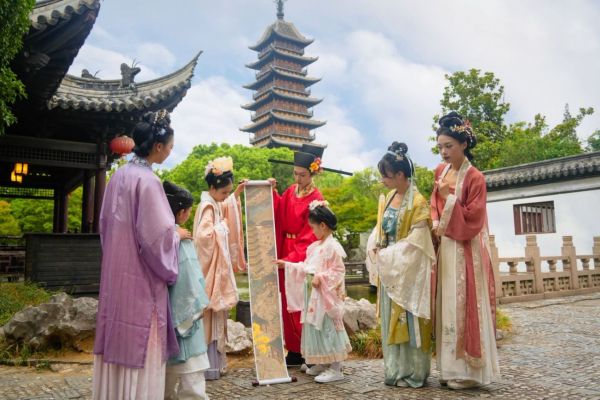 【好评中国·追光青年】“新农人”如何成为“兴农人”