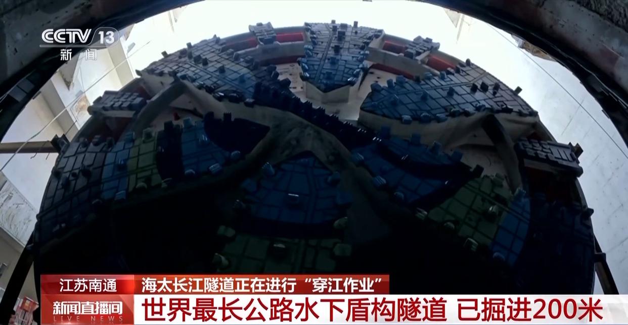工程建设假期“不打烊” “穿江作业”正在进行中