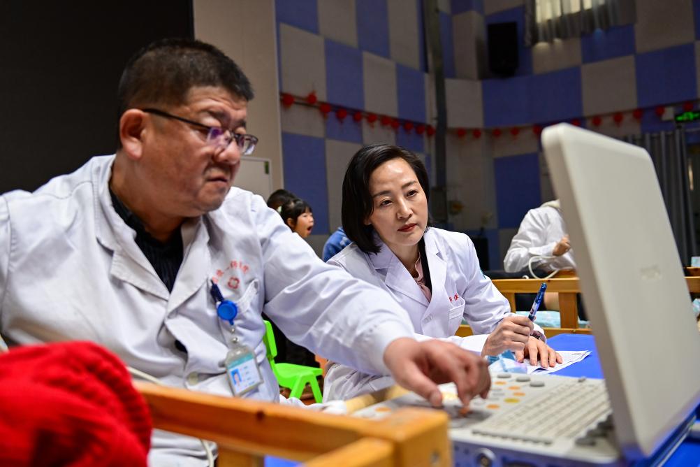 跨越山海九千里，三次援疆终不悔，她只为守护边疆群众健康
