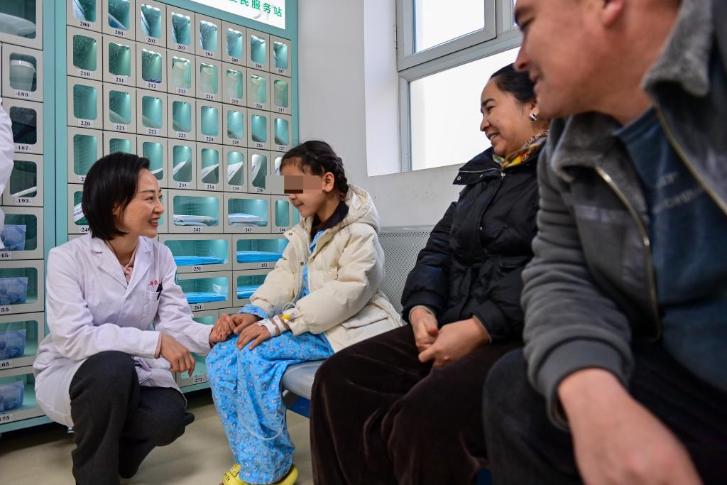 跨越山海九千里，三次援疆终不悔，她只为守护边疆群众健康