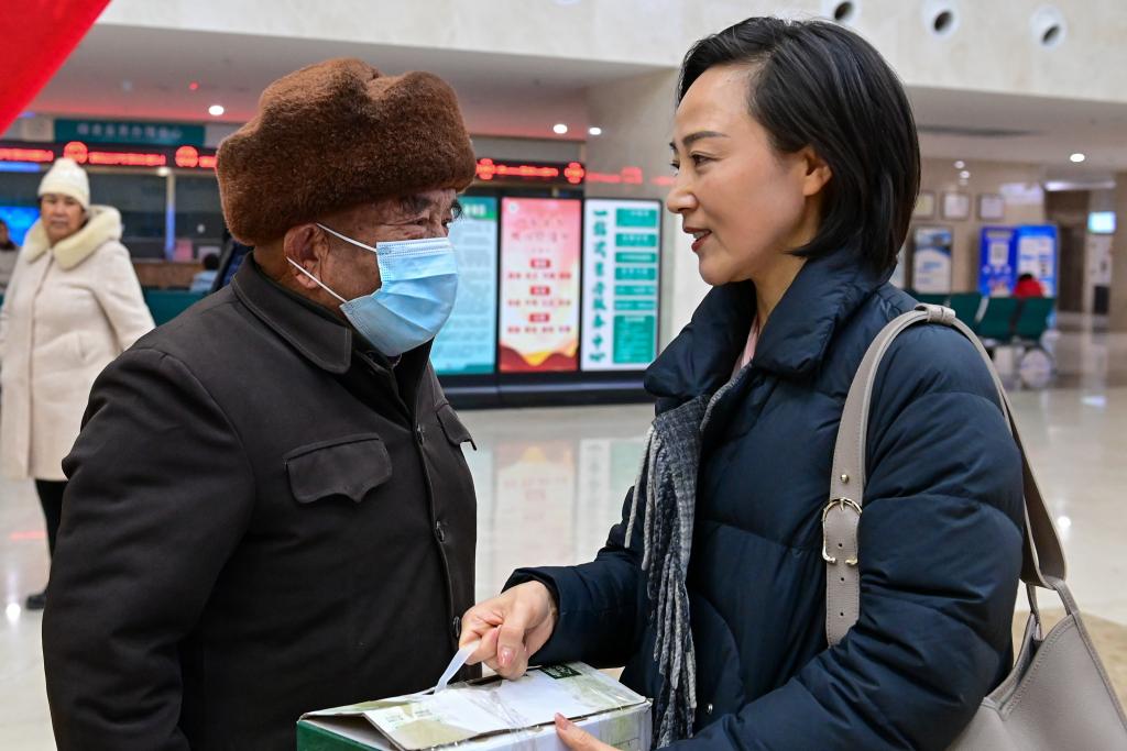 跨越山海九千里，三次援疆终不悔，她只为守护边疆群众健康