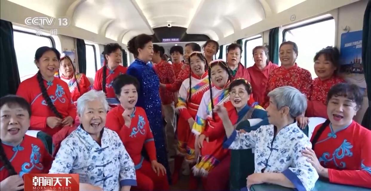 大市场 大活力丨坐着列车看山河 “一线多游” 让银发旅客出行更惬意