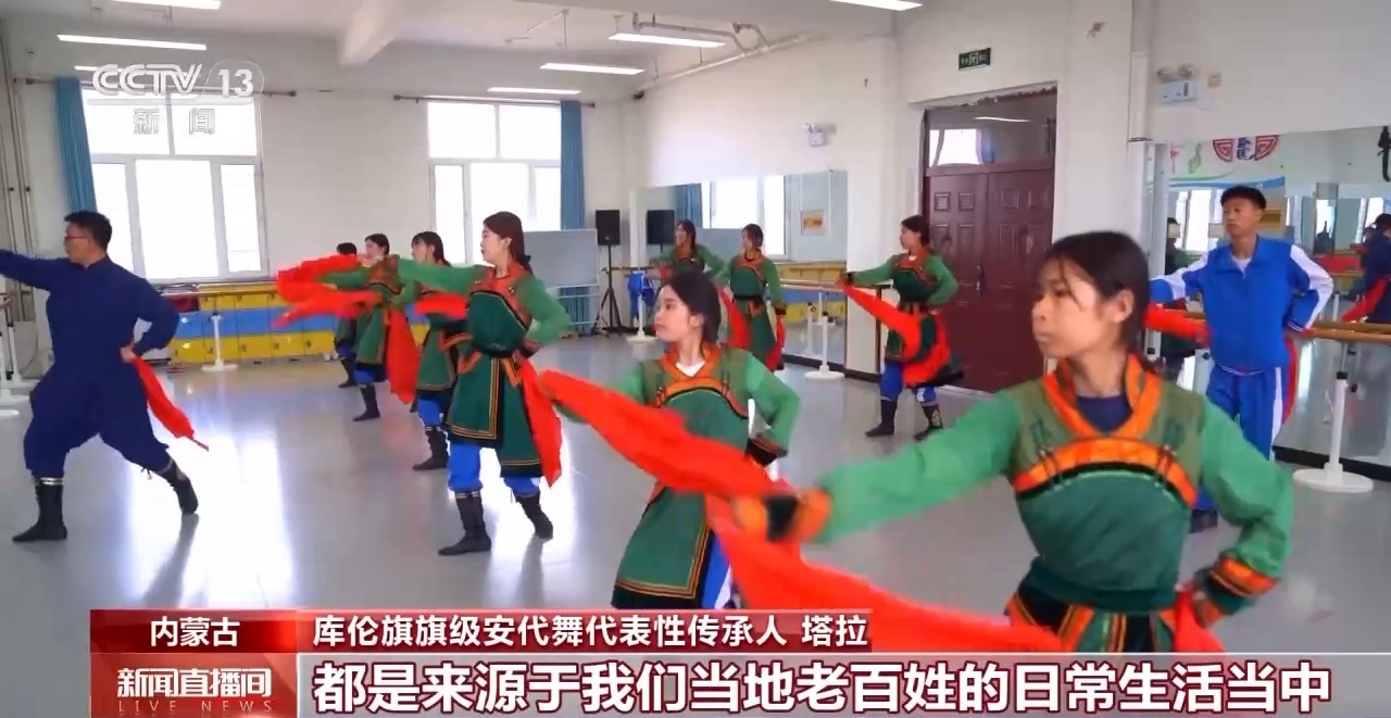 扬起红绸 挥舞英歌槌 他们让传统舞蹈绽放新华彩