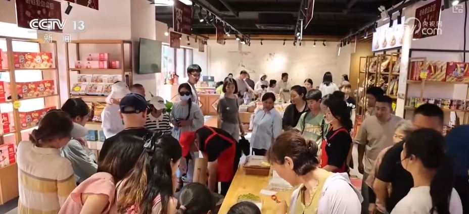 “五一”消费市场呈现新变化 众多“独一无二”消费场景“破圈”圈粉