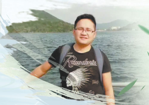 湍急江水中 他用生命托举落水儿童