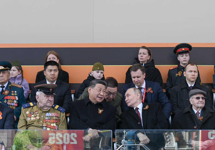 习近平出席俄罗斯纪念苏联伟大卫国战争胜利80周年庆典