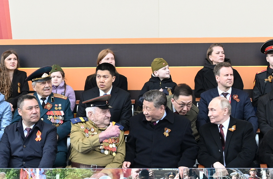 习近平出席俄罗斯纪念苏联伟大卫国战争胜利80周年庆典