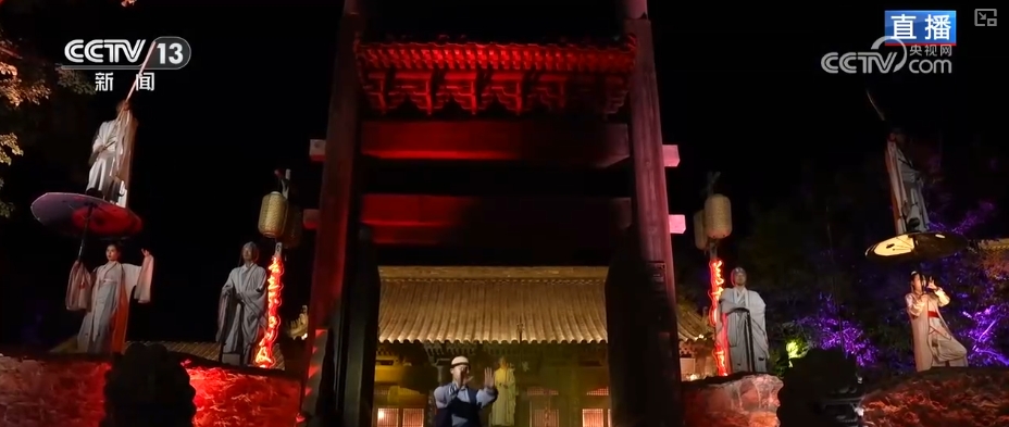 “一秒入戏”穿越、亭台楼阁火树银花 多样“夜”态激活消费新活力