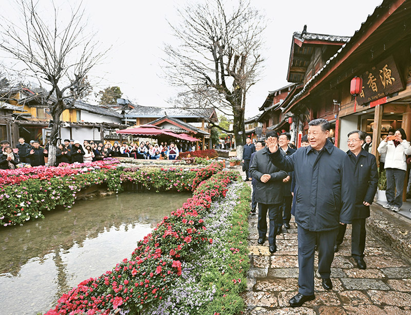 习近平：锲而不舍落实中央八项规定精神，以优良党风引领社风民风
