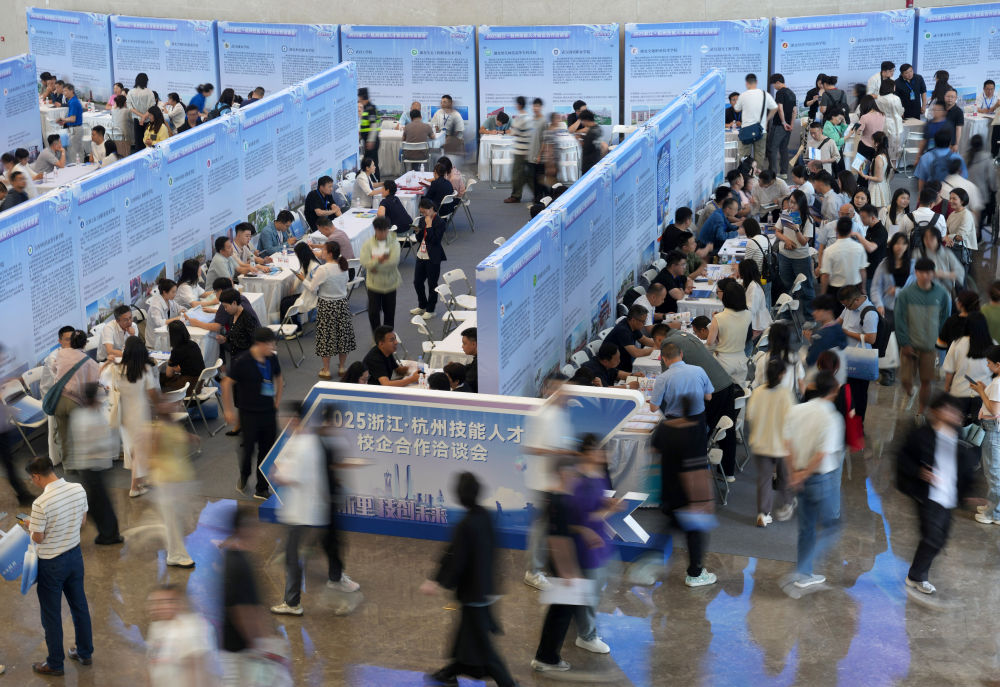 精准发力、多方协同——促进高校毕业生高质量充分就业见闻