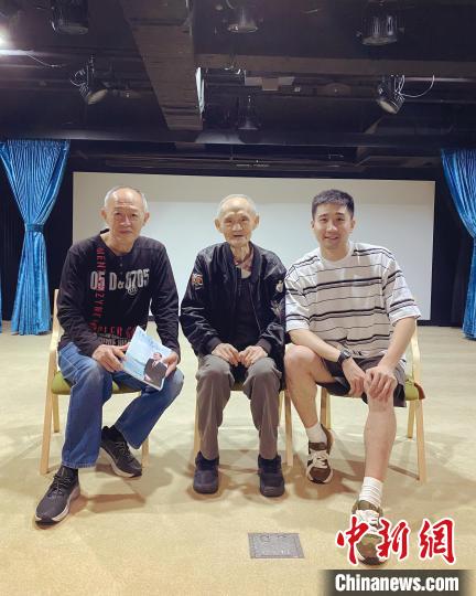专访《日暮·归乡》导演：跨越海峡在光影中重逢