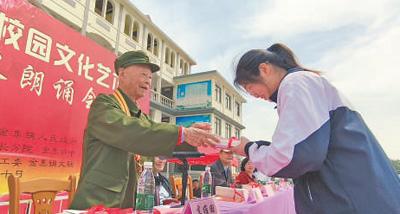“我要再加把劲，让红色故事更好流传下去”（时空对话）
