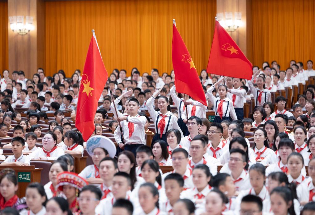 时政微观察丨总书记深情寄望“小树苗”