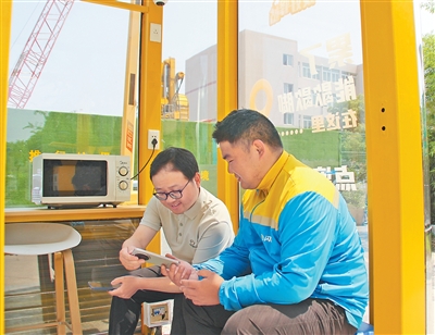 亲身体验送外卖 换位思考解难题（干部状态新观察·走进一线探作风）