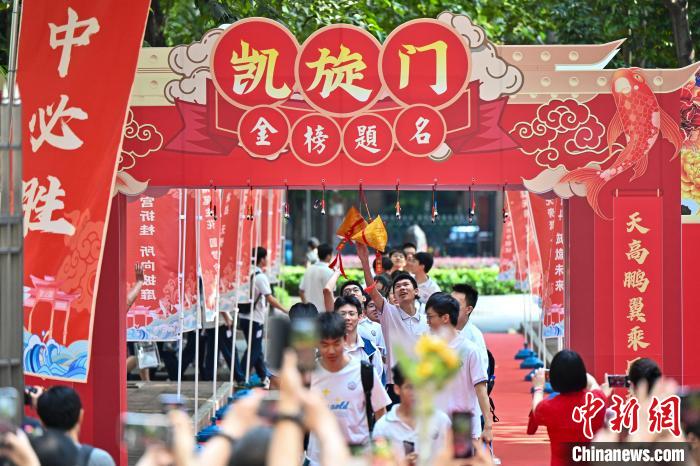 高考进入第二天，这些地方已公布查分时间