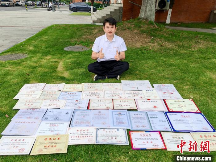 平凡起点奋斗出不凡蜕变 新疆农村青年的“破茧”求学路