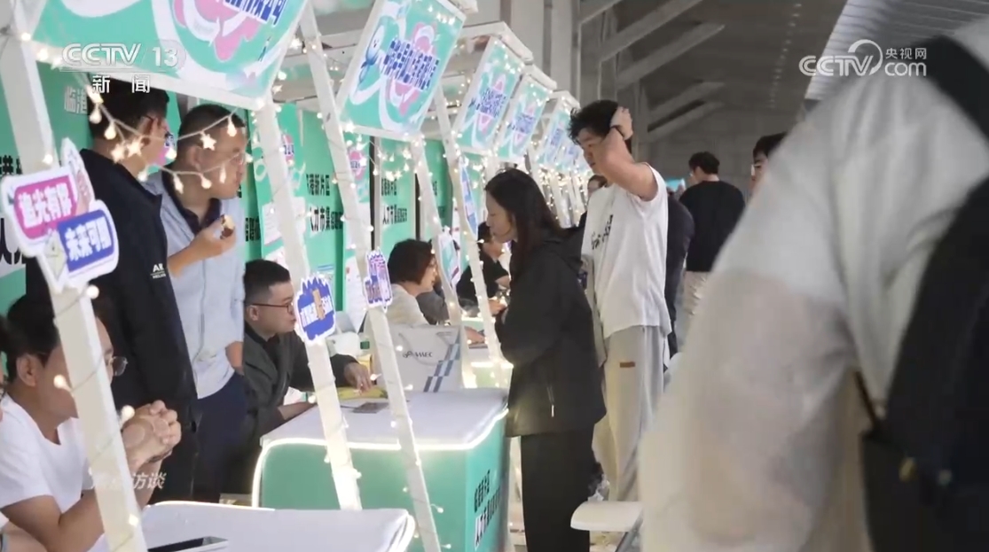 焦点访谈｜探索“15分钟就业服务圈” 各地交出家门口就业的亮眼答卷