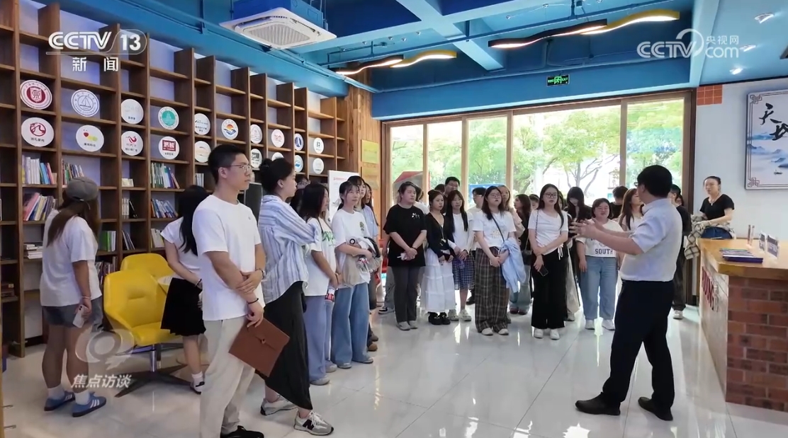焦点访谈｜探索“15分钟就业服务圈” 各地交出家门口就业的亮眼答卷