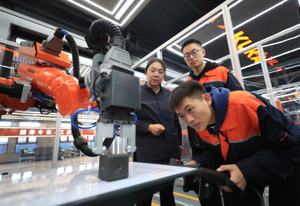 中国经济面面观｜稳就业·保民生：政策、平台与企业如何联动？