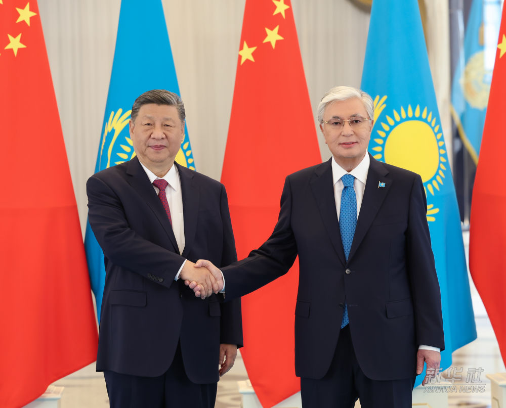 习近平同哈萨克斯坦总统托卡耶夫举行会谈