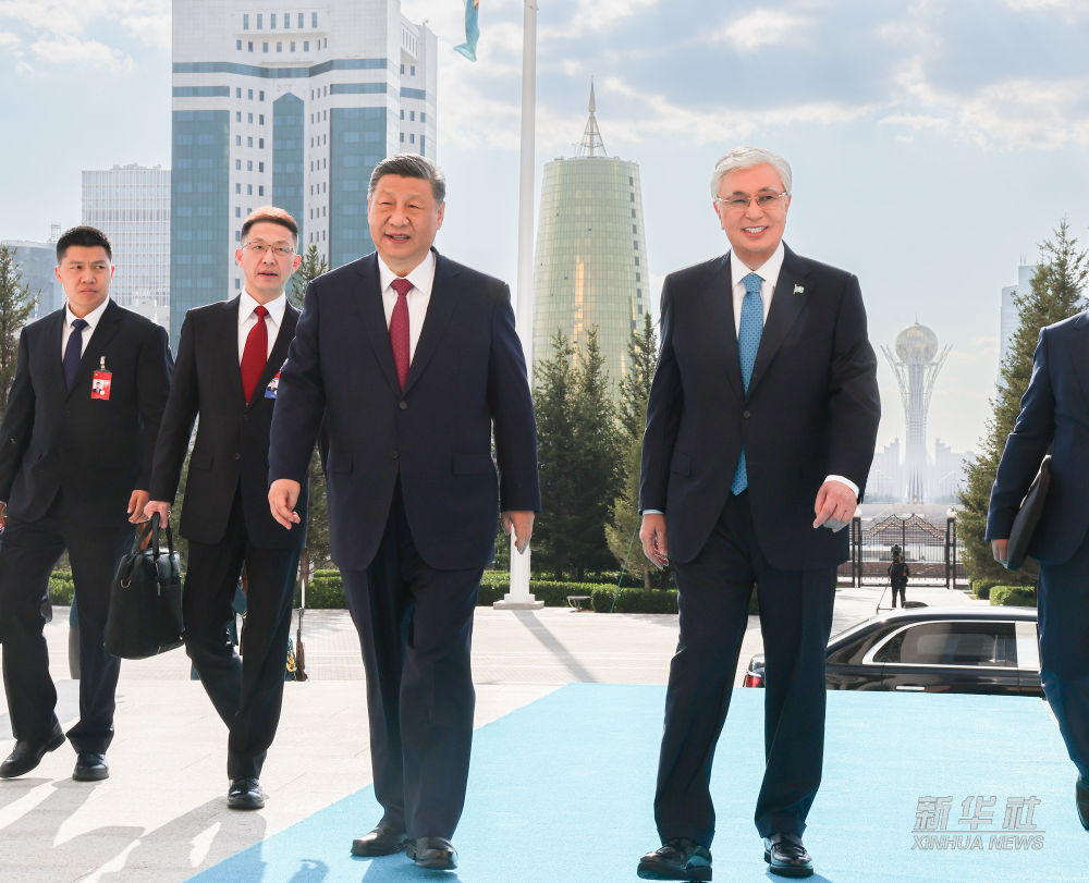 习近平同哈萨克斯坦总统托卡耶夫举行会谈