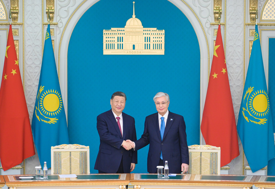习近平同哈萨克斯坦总统托卡耶夫会谈