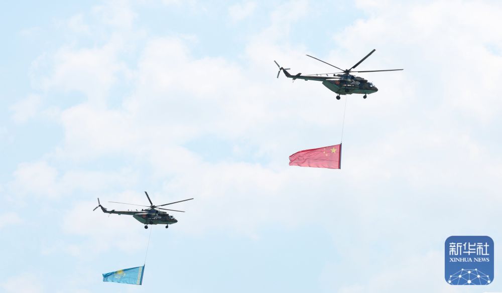 习近平抵达阿斯塔纳 受到热烈欢迎