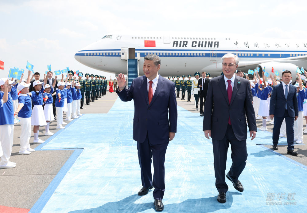 习近平抵达阿斯塔纳出席第二届中国—中亚峰会