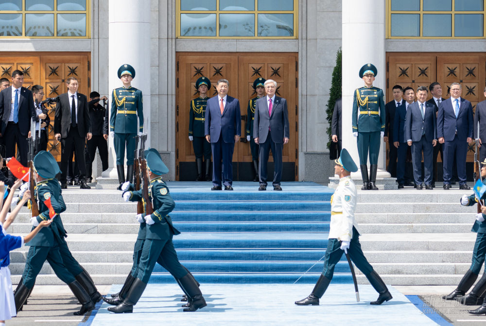 习近平抵达阿斯塔纳出席第二届中国—中亚峰会