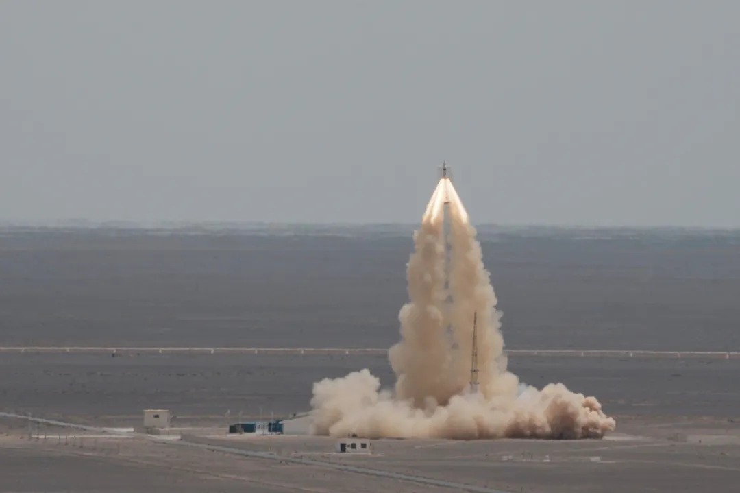 梦舟载人飞船零高度逃逸飞行试验取得圆满成功 我国载人月球探测工程研制工作取得新的重要突破