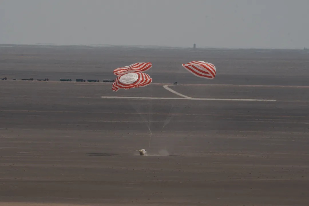 梦舟载人飞船零高度逃逸飞行试验取得圆满成功 我国载人月球探测工程研制工作取得新的重要突破