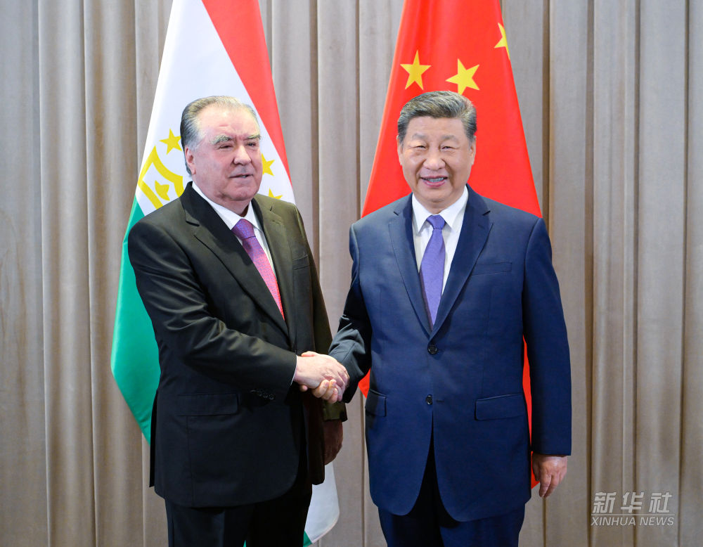 习近平会见塔吉克斯坦总统拉赫蒙