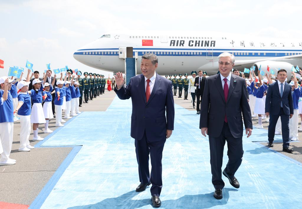 习主席在阿斯塔纳的精彩瞬间