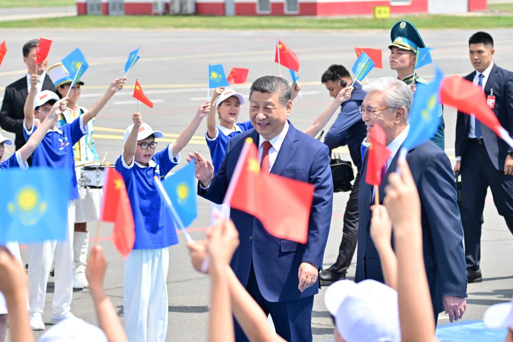 习主席在阿斯塔纳的精彩瞬间
