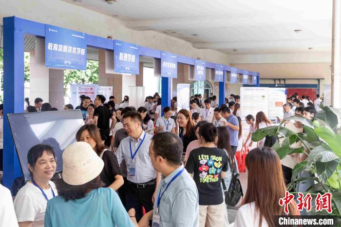 华南师范粤东西北中小学教师专项生每年生活补助8000元