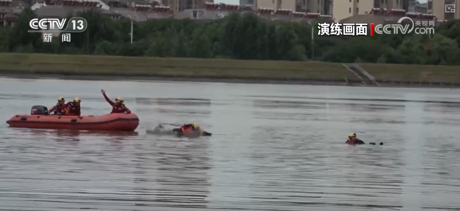 无人机侦察、智能救生艇、水下机器人……闻汛而动！AI赋能应急抢险救援