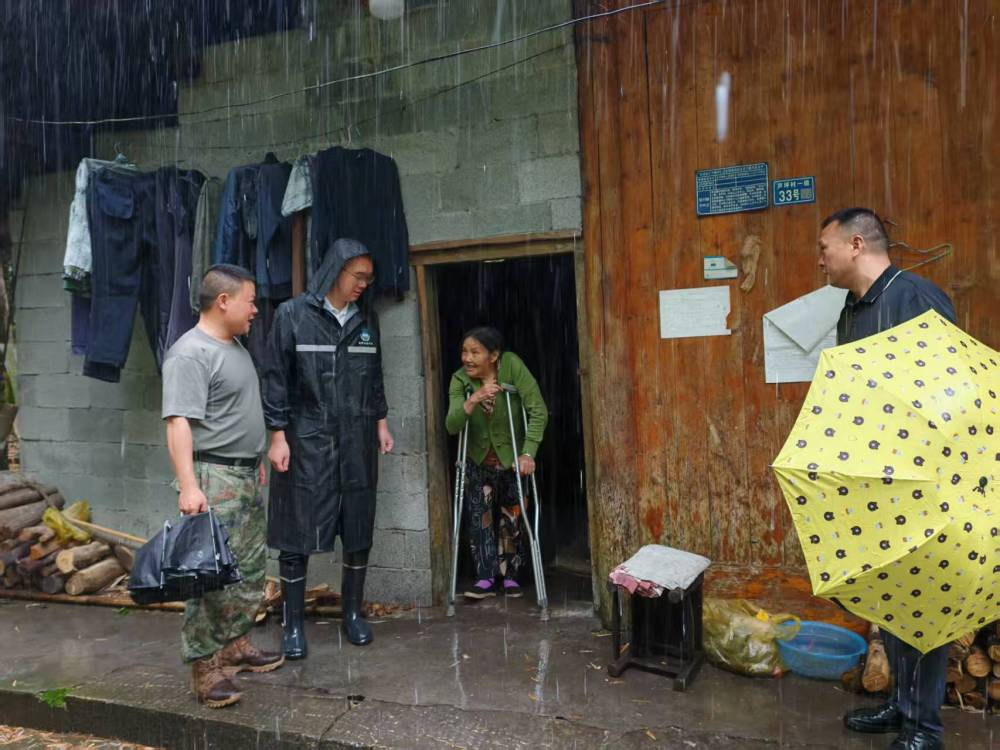 紧急转移，奋力抢险——鄂西南多地抗洪救灾一线见闻