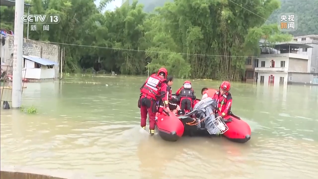焦点访谈丨汛情如令 他们在狂风暴雨中逆行