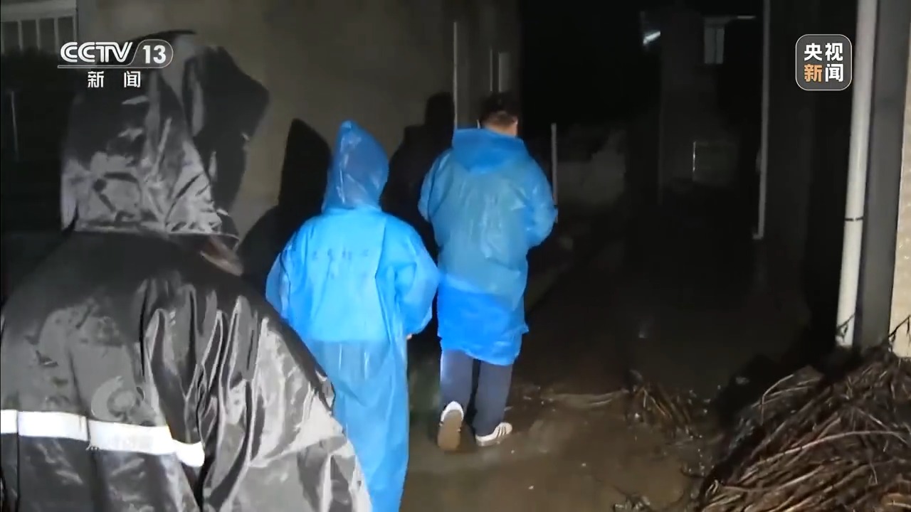 焦点访谈丨汛情如令 他们在狂风暴雨中逆行