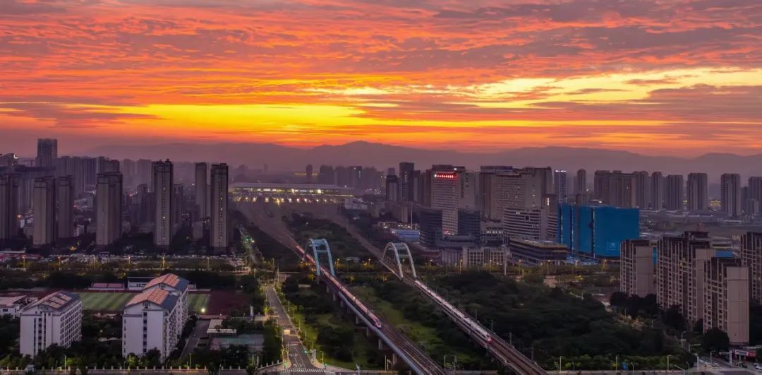我的铁路风景｜万里云“途”开，海天入卷来！