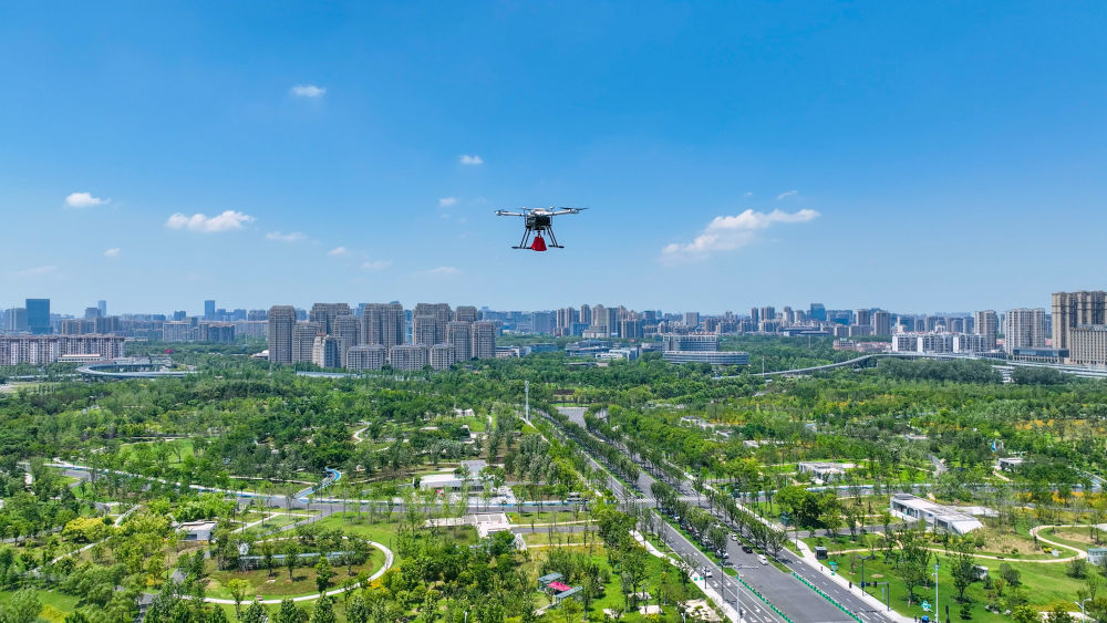 “穿越”场景看消费｜“穿越”城市公园看低空消费新场景
