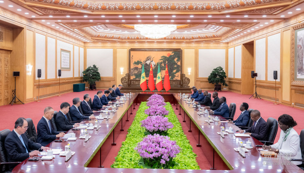 习近平会见塞内加尔总理松科