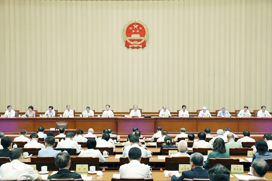十四届全国人大常委会第十六次会议在京闭幕