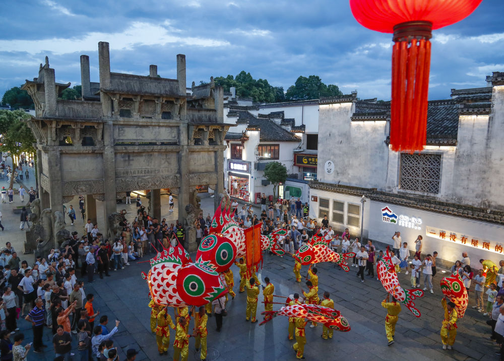 “穿越”场景看消费｜“穿越”徽州古城看文旅消费新业态