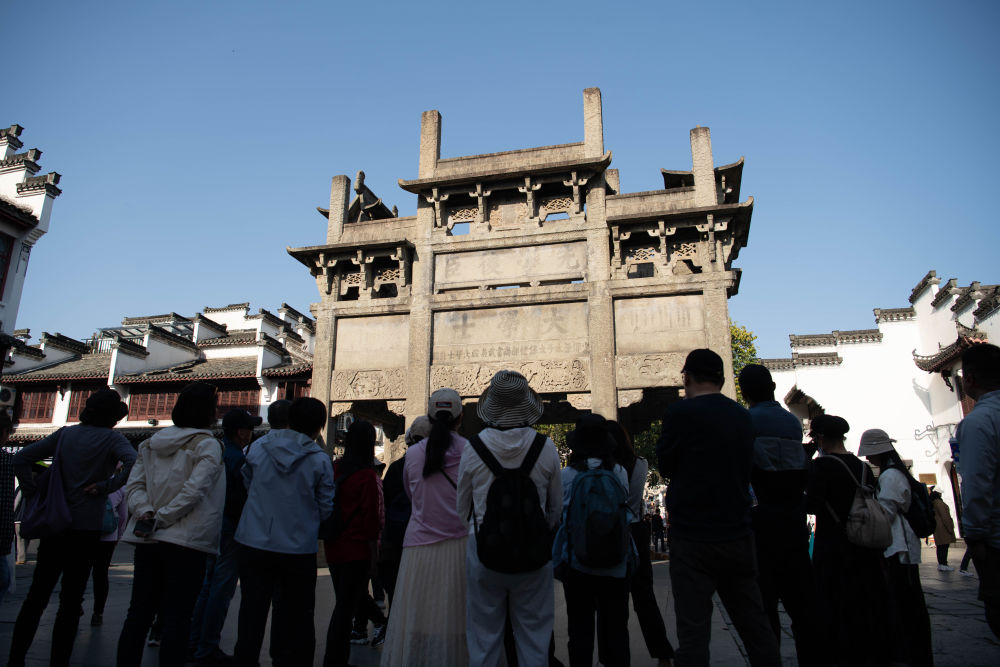 “穿越”场景看消费｜“穿越”徽州古城看文旅消费新业态